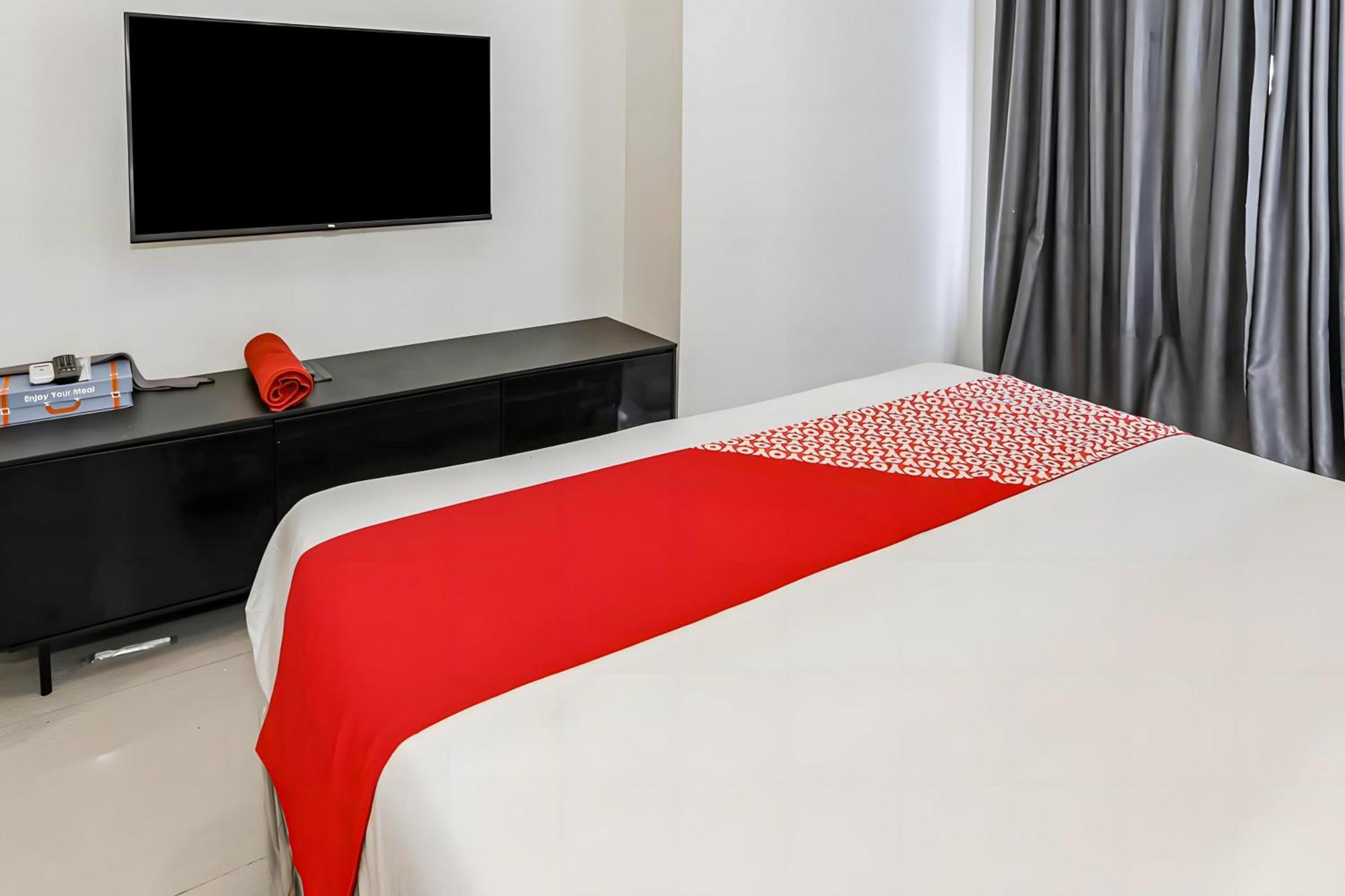 Oyo 93703 F88 Otel Bekasi Dış mekan fotoğraf