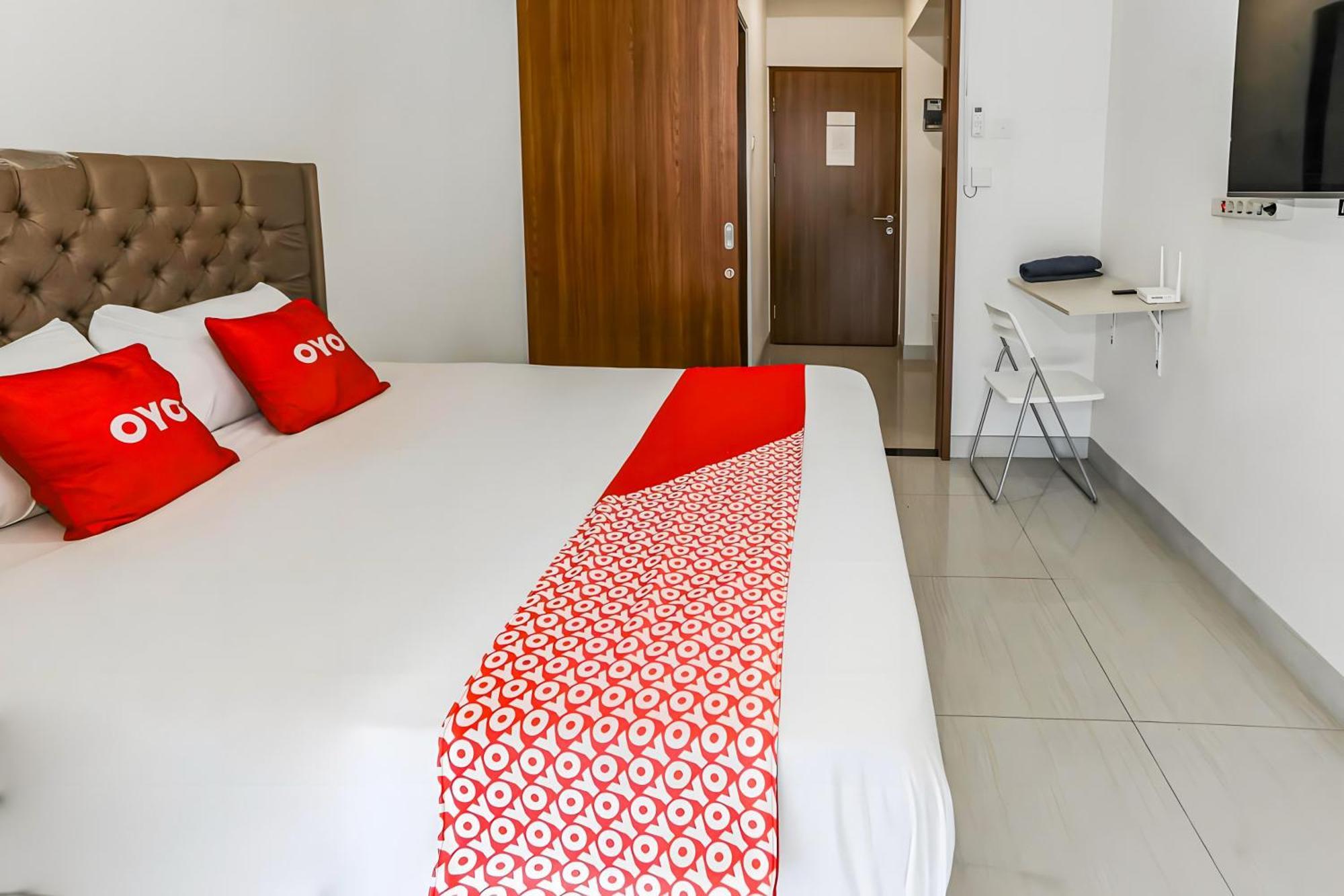 Oyo 93703 F88 Otel Bekasi Dış mekan fotoğraf