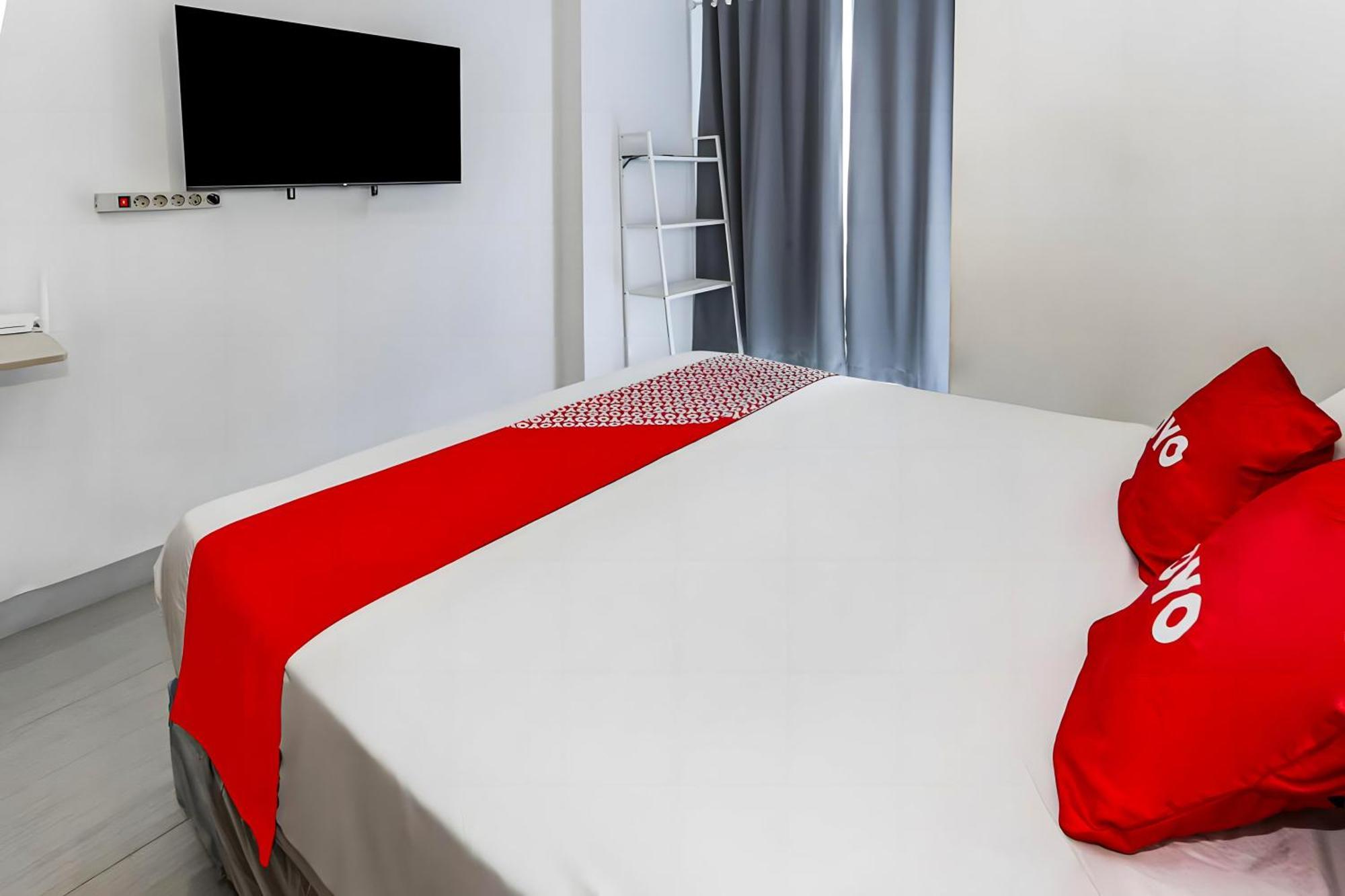 Oyo 93703 F88 Otel Bekasi Dış mekan fotoğraf
